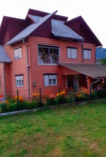 Vila Casa Mona, Borsa
