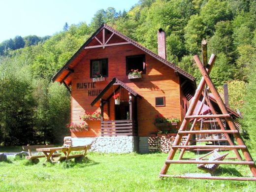Pensiunea RUSTIC HOUSE, Coada Lacului Les