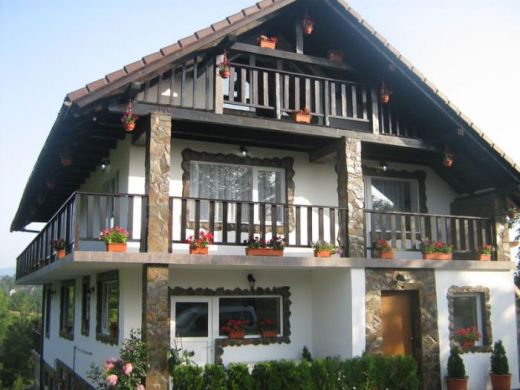 Vila Capra cu Trei Iezi, Predelut