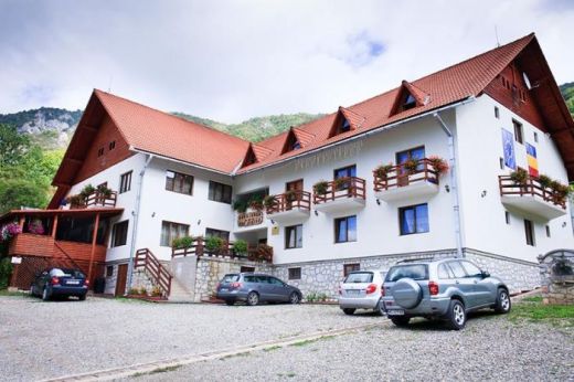 Pensiunea Sub Piatra, Salciua
