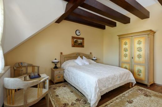 Vila Ambient, Cristian