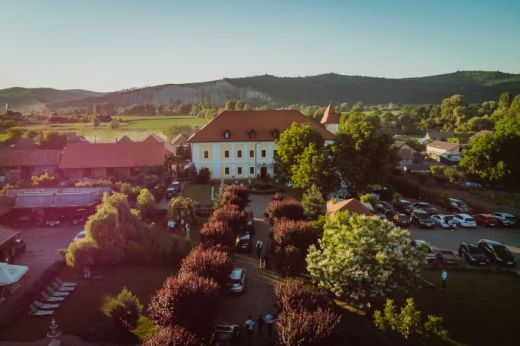 Pensiunea Castel Haller, Ogra